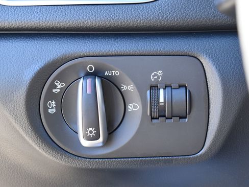 Used 2018 Audi Q3 2.0T Premium image 18