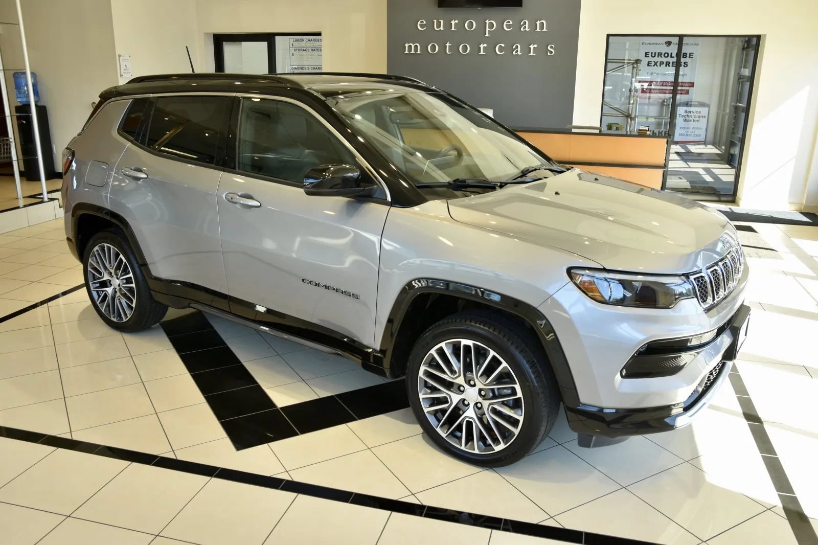 Used 2023 Jeep Compass Limited w/ Elite Group AWD/4WD image 7