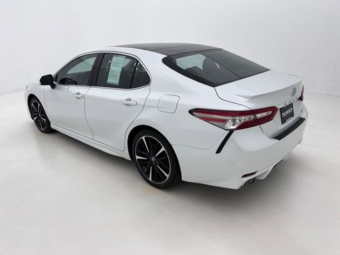 Used 2018 Toyota Camry XSE image 9