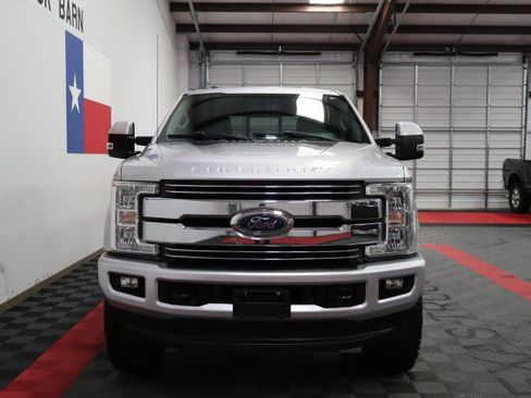 Used 2018 Ford F250 Lariat w/ Lariat Value Package AWD/4WD image 5