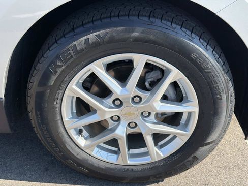 Certified 2022 Chevrolet Equinox LS w/ LS Convenience Package FWD image 9