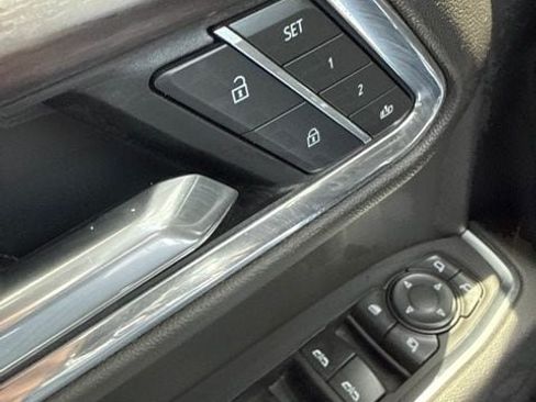 Used 2025 GMC Sierra 1500 SLT AWD/4WD image 9