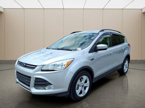 Used 2016 Ford Escape SE w/ Equipment Group 201A AWD/4WD image 2