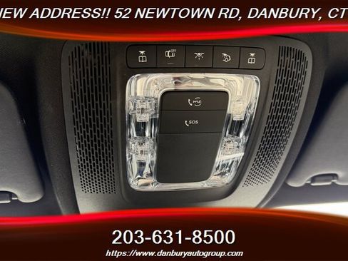 Used 2025 Mercedes-Benz GLB 250 4MATIC image 23