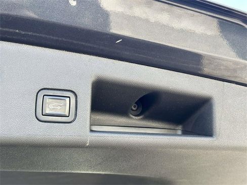 Used 2022 Chevrolet Equinox Premier image 23