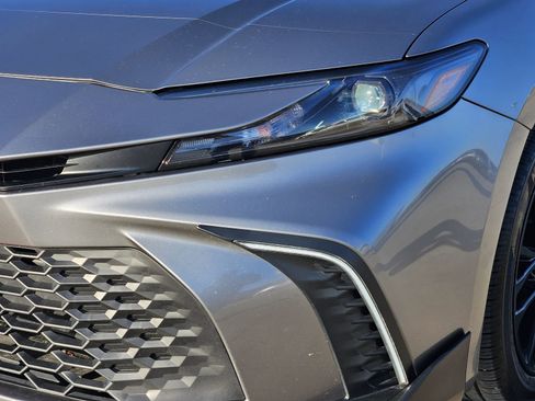 Used 2025 Toyota Camry SE image 12