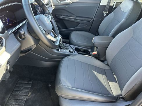Certified 2025 Volkswagen Taos SE AWD/4WD image 16