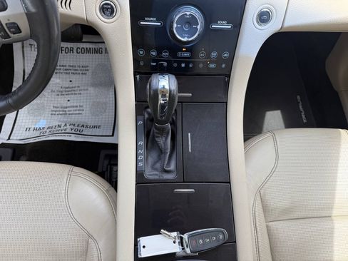 Used 2013 Ford Taurus Limited FWD image 29