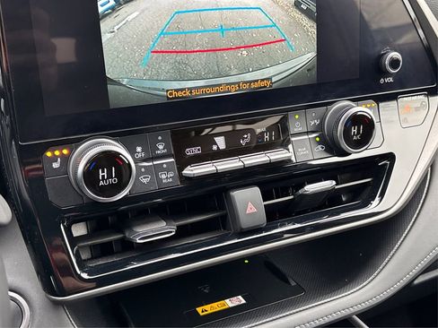 Used 2024 Toyota Highlander XLE image 26