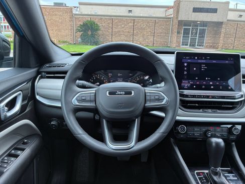 Used 2025 Jeep Compass Limited AWD/4WD image 29