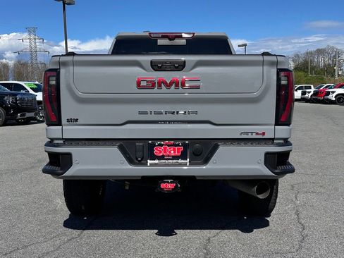 Used 2024 GMC Sierra 2500 AT4 w/ AT4 Premium Plus Package AWD/4WD image 9