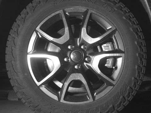 Used 2025 Jeep Compass Trailhawk AWD/4WD image 13