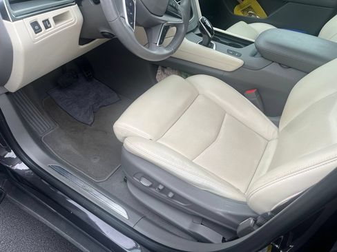 Used 2017 Cadillac XT5 Premium Luxury FWD image 10