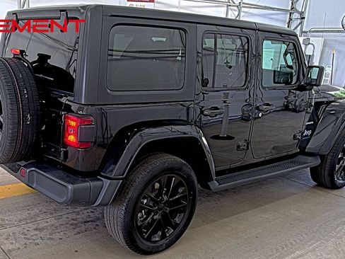 Used 2023 Jeep Wrangler Unlimited Sahara w/ Cold Weather Group AWD/4WD image 6