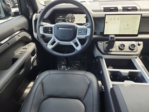 Used 2025 Land Rover Defender 130 S image 4