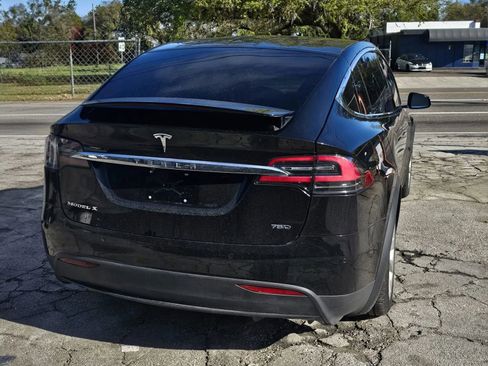Used 2018 Tesla Model X 75D image 11