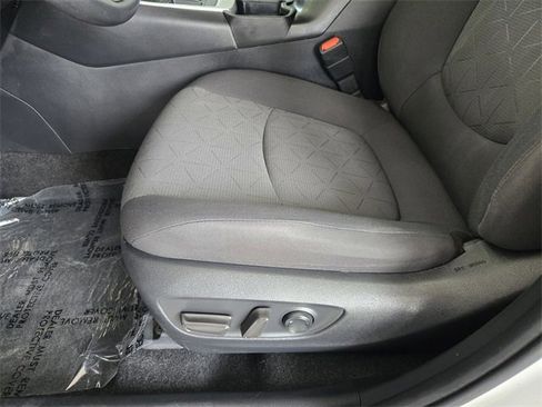 Used 2021 Toyota RAV4 XLE image 22