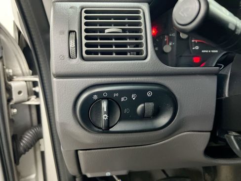 Used 2004 Ford Explorer XLT image 17