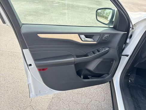 Used 2022 Ford Escape Titanium w/ Titanium Premium Package image 14