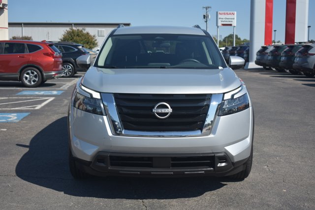 Used 2025 Nissan Pathfinder SV FWD image 2
