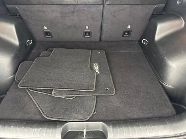 Used 2019 Jeep Cherokee Latitude Plus AWD/4WD image 28