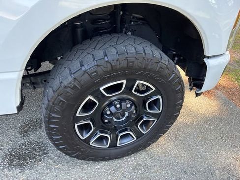 Used 2024 Ford F250 Platinum w/ FX4 Off-Road Package AWD/4WD image 16