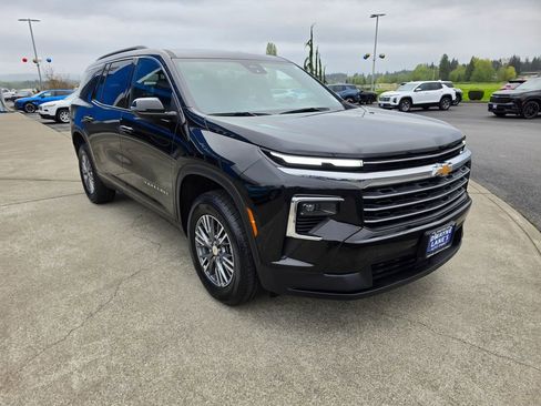 Used 2025 Chevrolet Traverse LT AWD/4WD image 8