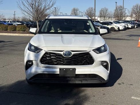 Used 2022 Toyota Highlander XLE image 6
