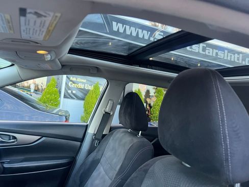 Used 2015 Nissan Rogue SV w/ SV Moonroof Package AWD/4WD image 19