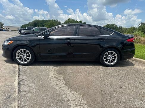 Used 2019 Ford Fusion SE FWD image 9