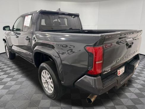 Used 2025 Toyota Tacoma SR5 AWD/4WD image 4
