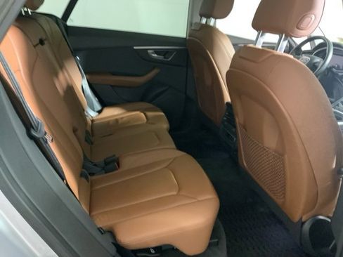 Used 2022 Audi Q8 Premium image 31