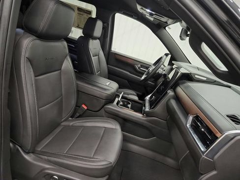 Used 2025 GMC Yukon XL Denali AWD/4WD image 30