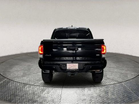 Used 2022 Toyota Tacoma Limited image 6