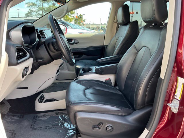 Used 2021 Chrysler Pacifica Touring-L FWD image 13