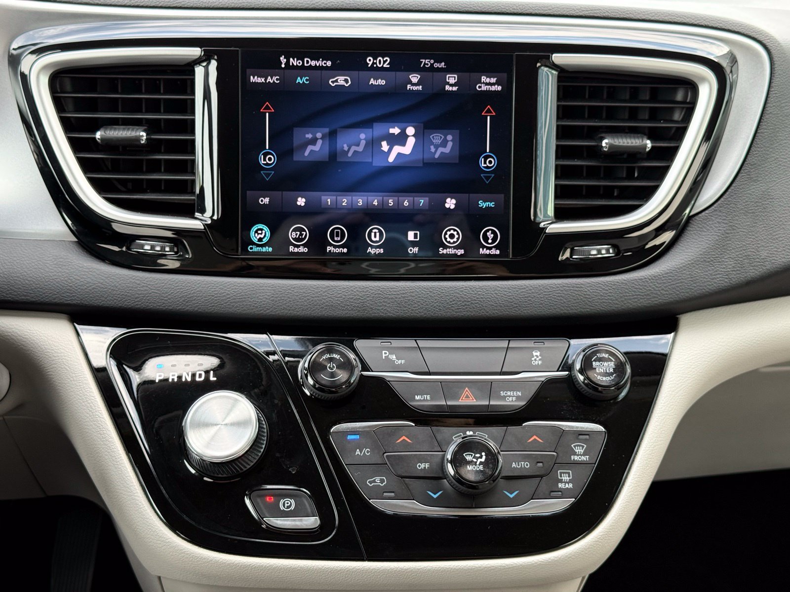 Used 2018 Chrysler Pacifica Touring Plus FWD image 41