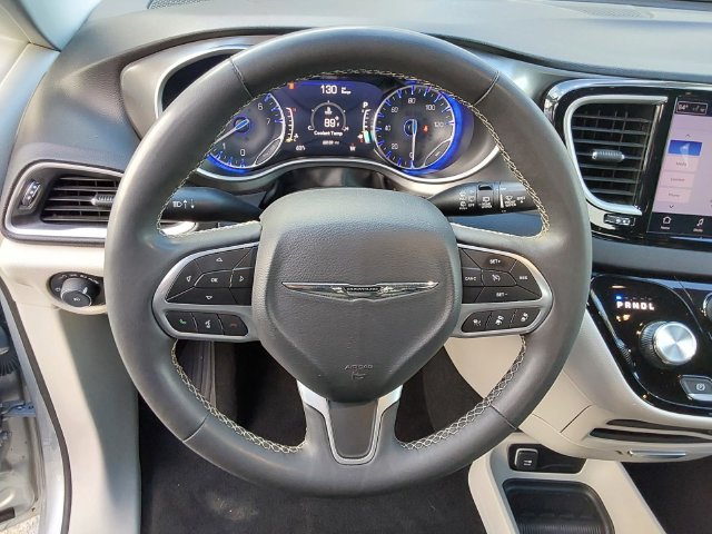 Used 2024 Chrysler Pacifica Touring-L FWD image 26