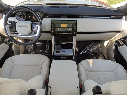 Used 2025 Land Rover Range Rover Long Wheelbase SE AWD/4WD image 18