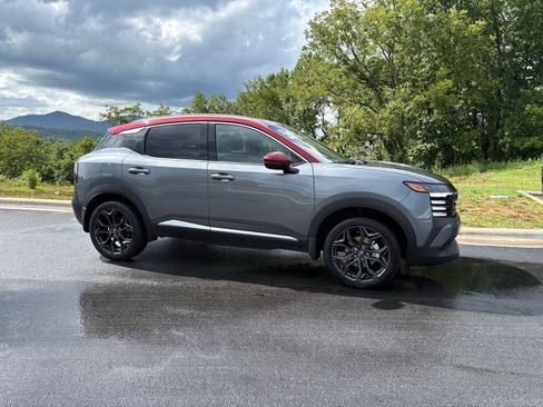 Used 2025 Nissan Kicks SR AWD/4WD image 7