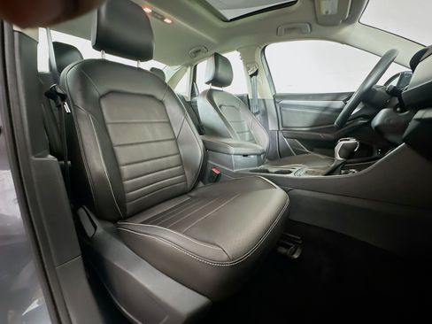 Used 2023 Volkswagen Jetta SE w/ Panoramic Sunroof Package FWD image 29