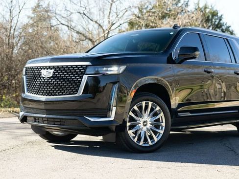 Used 2023 Cadillac Escalade ESV Premium Luxury image 2