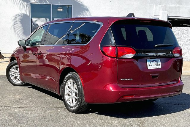 Used 2023 Chrysler Voyager LX FWD image 10