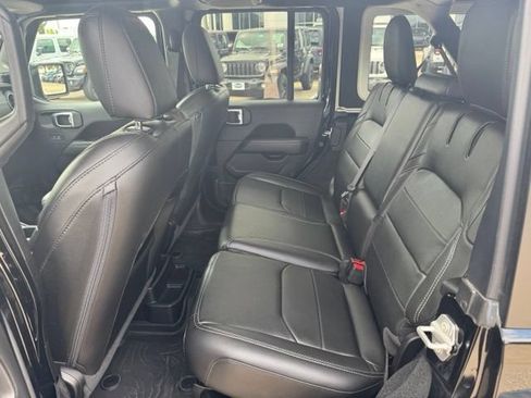Used 2023 Jeep Wrangler Unlimited Sahara AWD/4WD image 10