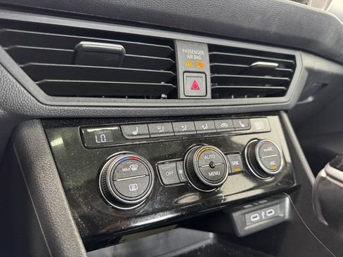 Used 2024 Volkswagen Jetta SE image 36