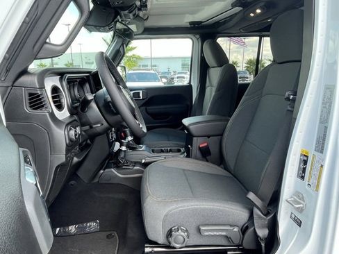 New 2025 Jeep Gladiator Sport image 14