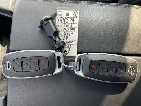 Certified 2023 Nissan Rogue SV image 18