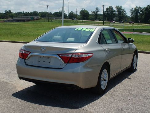 Used 2017 Toyota Camry LE FWD image 12