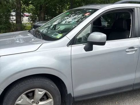 Used 2015 Subaru Forester 2.5i Limited AWD/4WD image 2