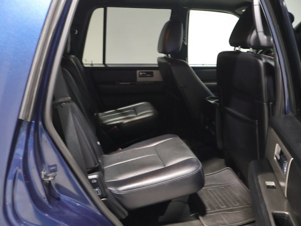 Used 2017 Ford Expedition XLT w/ Equipment Group 202A AWD/4WD image 25