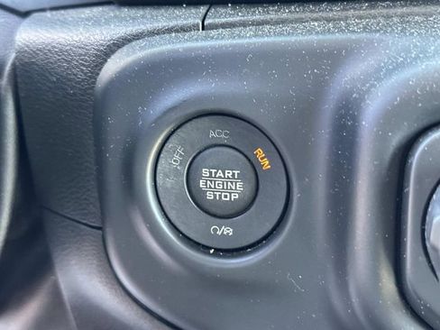 Used 2018 Jeep Wrangler Unlimited Sahara AWD/4WD image 27